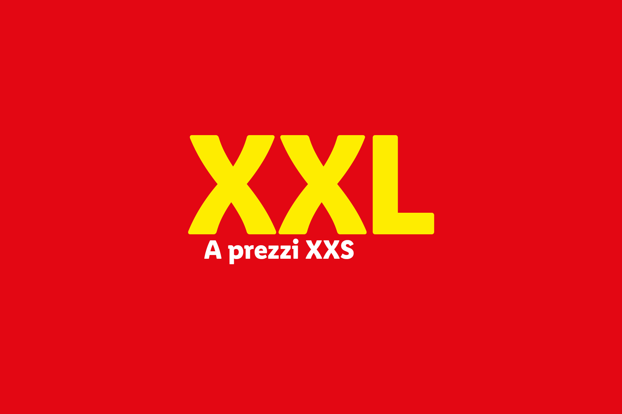 Testo giallo 'XXL' e testo bianco 'A prezzi XXS' su sfondo rosso.