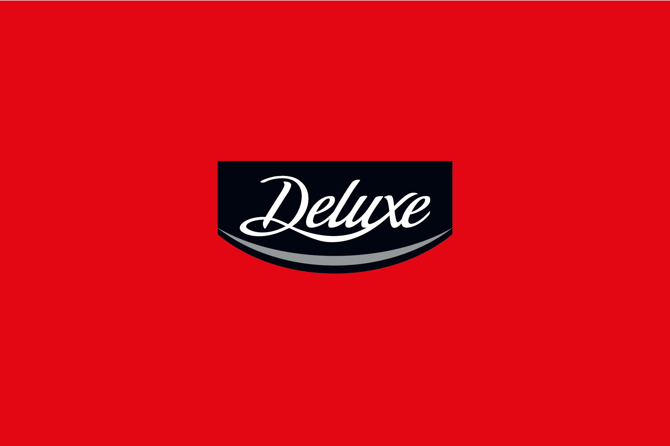 Logo Deluxe bianco su sfondo nero e rosso.