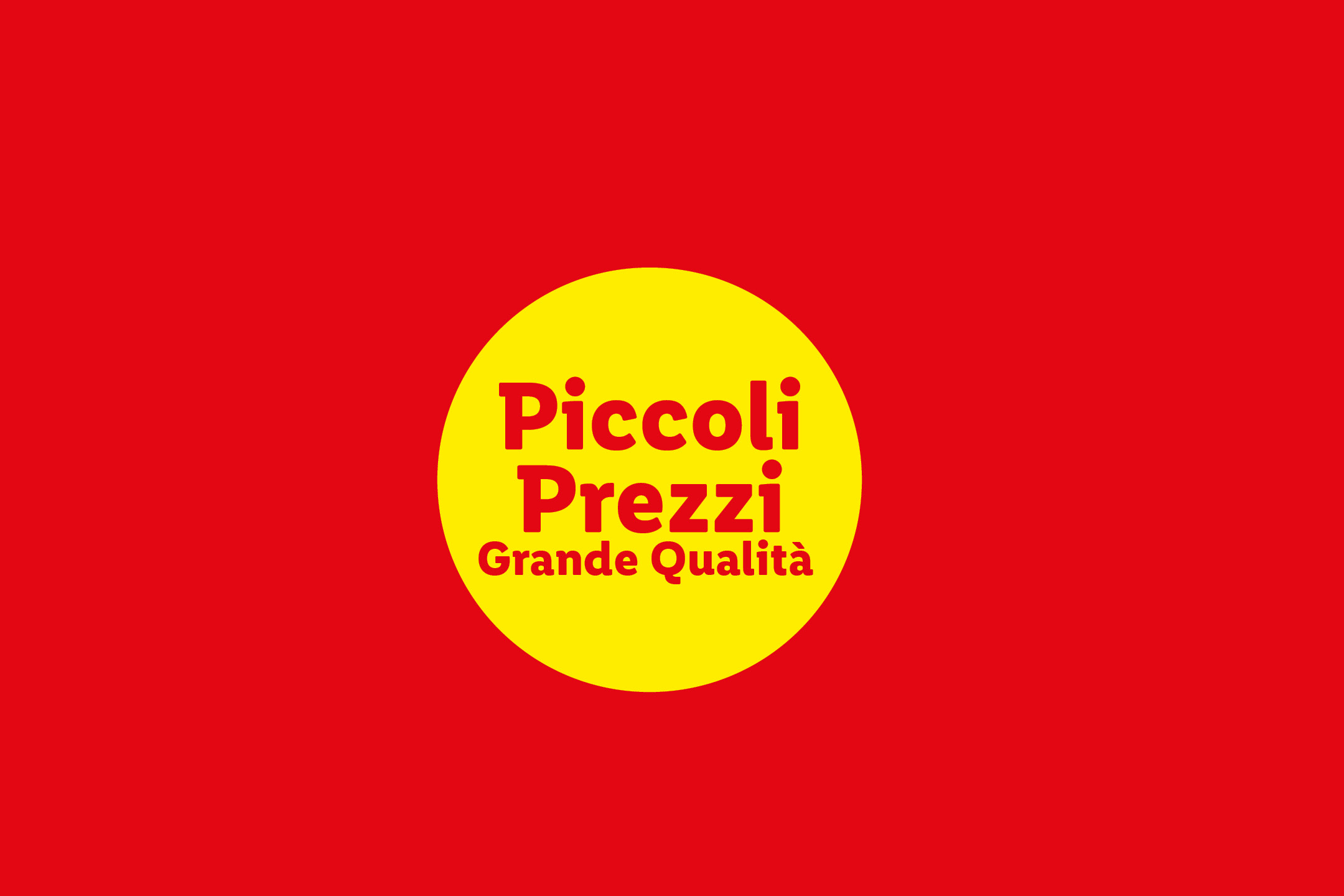 Bollino giallo con scritta rossa 'Piccoli Prezzi Grande Qualità' su sfondo rosso.