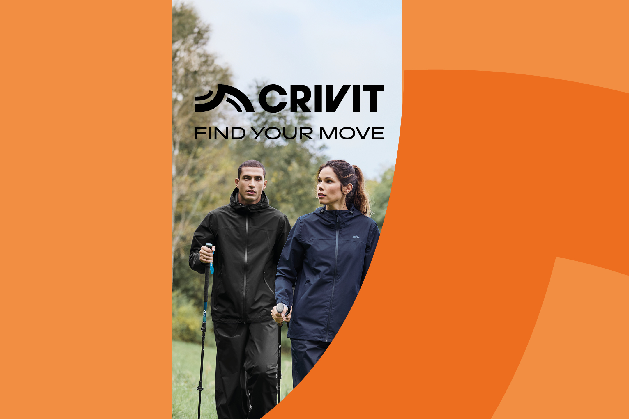 Due persone con giacche impermeabili Crivit e bastoncini da trekking, con il testo 'FIND YOUR MOVE'.