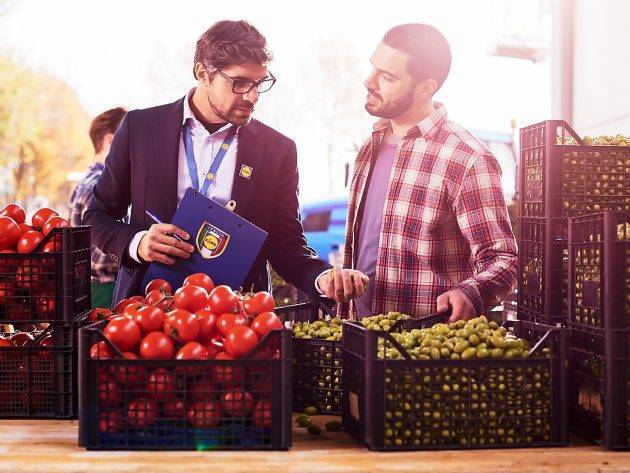 Noi di Lidl abbiamo messo il cliente al centro di tutto. Per questo abbiamo creato intorno alle sue esigenze un mondo fatto di controlli e certificazioni.