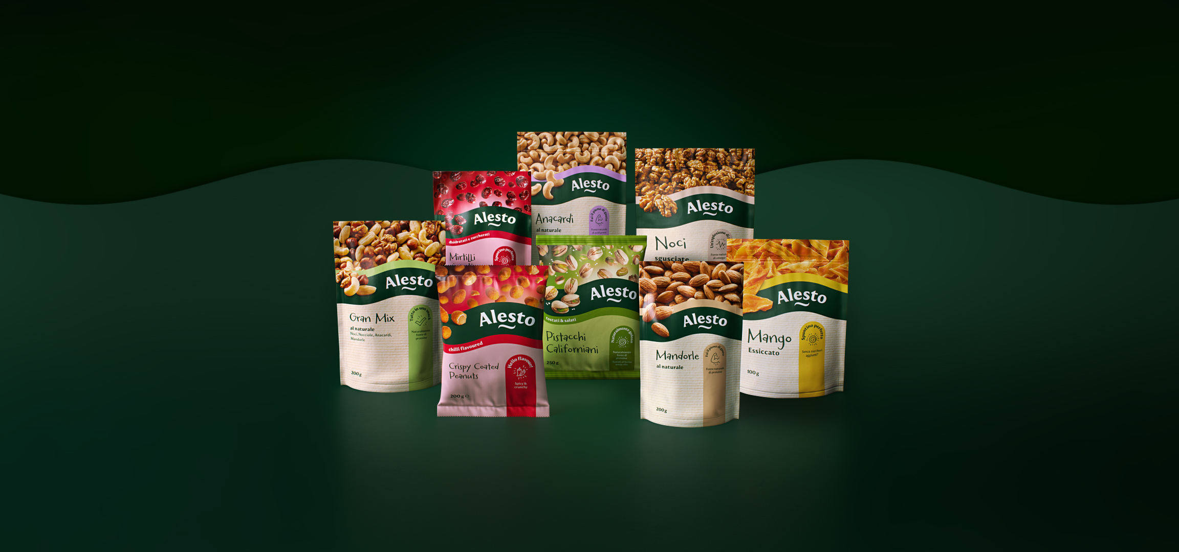 Assortimento di frutta secca e disidratata, inclusi arachidi, anacardi, noci, mandorle, pistacchi, mirtilli e mango.