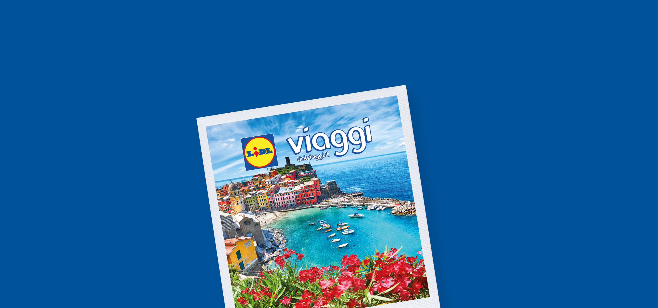 Vernazza, Italia: case colorate, porto turistico e mare cristallino.
