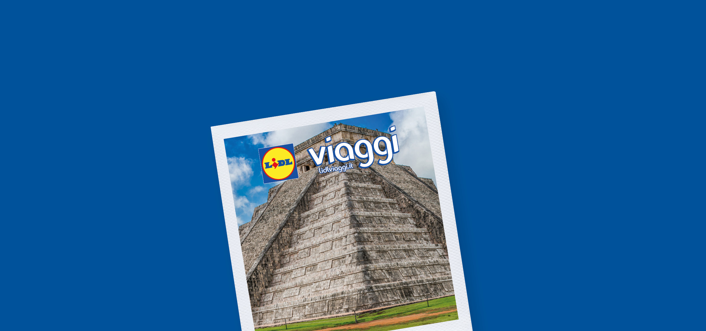 Piramide Chichen Itza con logo Lidl Viaggi e cielo nuvoloso.