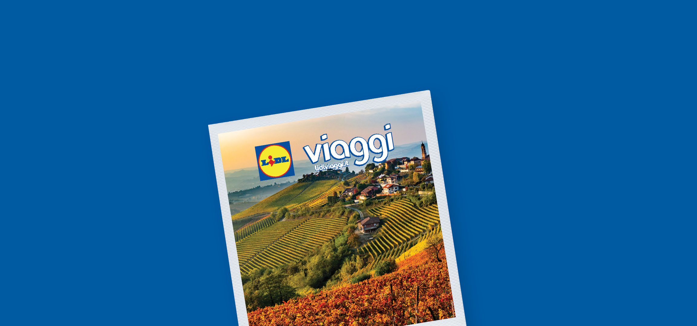 Logo Lidl Viaggi su uno sfondo panoramico di colline e vigneti.