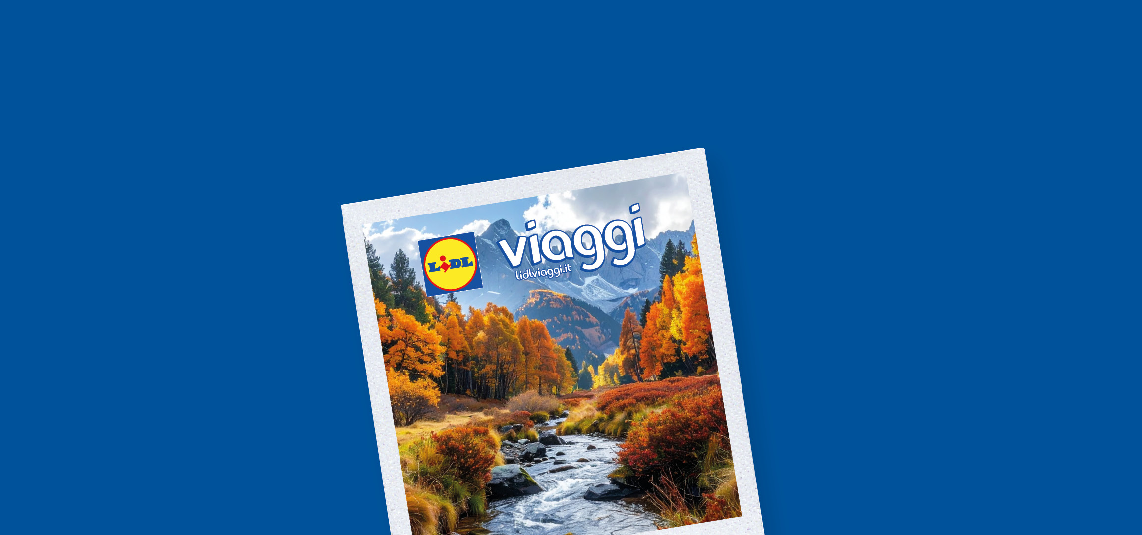Paesaggio autunnale con fiume e alberi dai colori caldi, con logo Lidl Viaggi.
